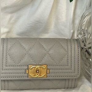 🩶Chanel Light Gray Caviar Quilted Boy Flap Card Holder🩶